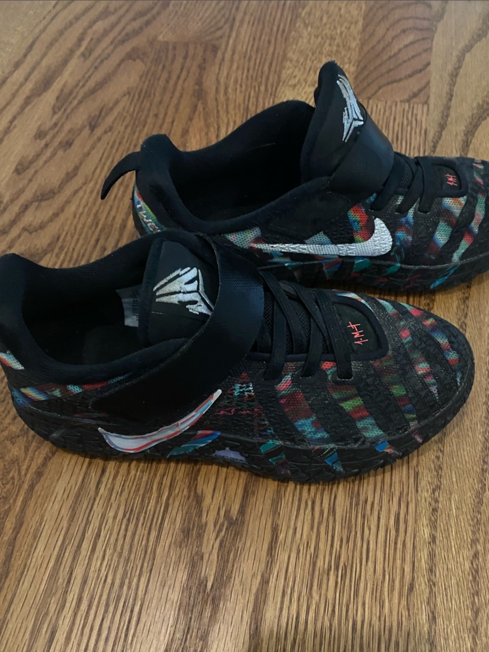 Nike Kids S.T. Dynamite Basketball Sneakers 1Y (no lace)